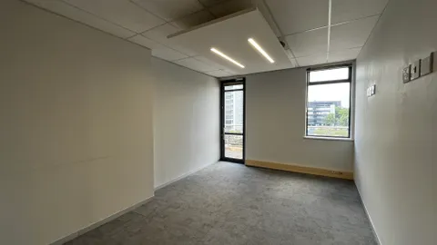 82 Grayston Drive in Sandton has a 489m² 4th Floor Office Space Available To Let (56)